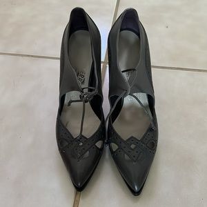 Salvatore Ferragamo high hill barely wear, in good condition with box Size 8 1/2